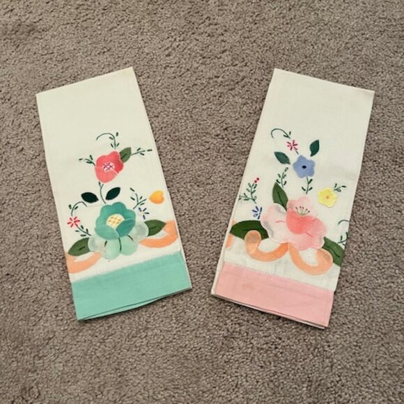 2 NEW Vintage Cotton Hand Tea Towels with Appliqué and Tatting - Picture 1 of 5